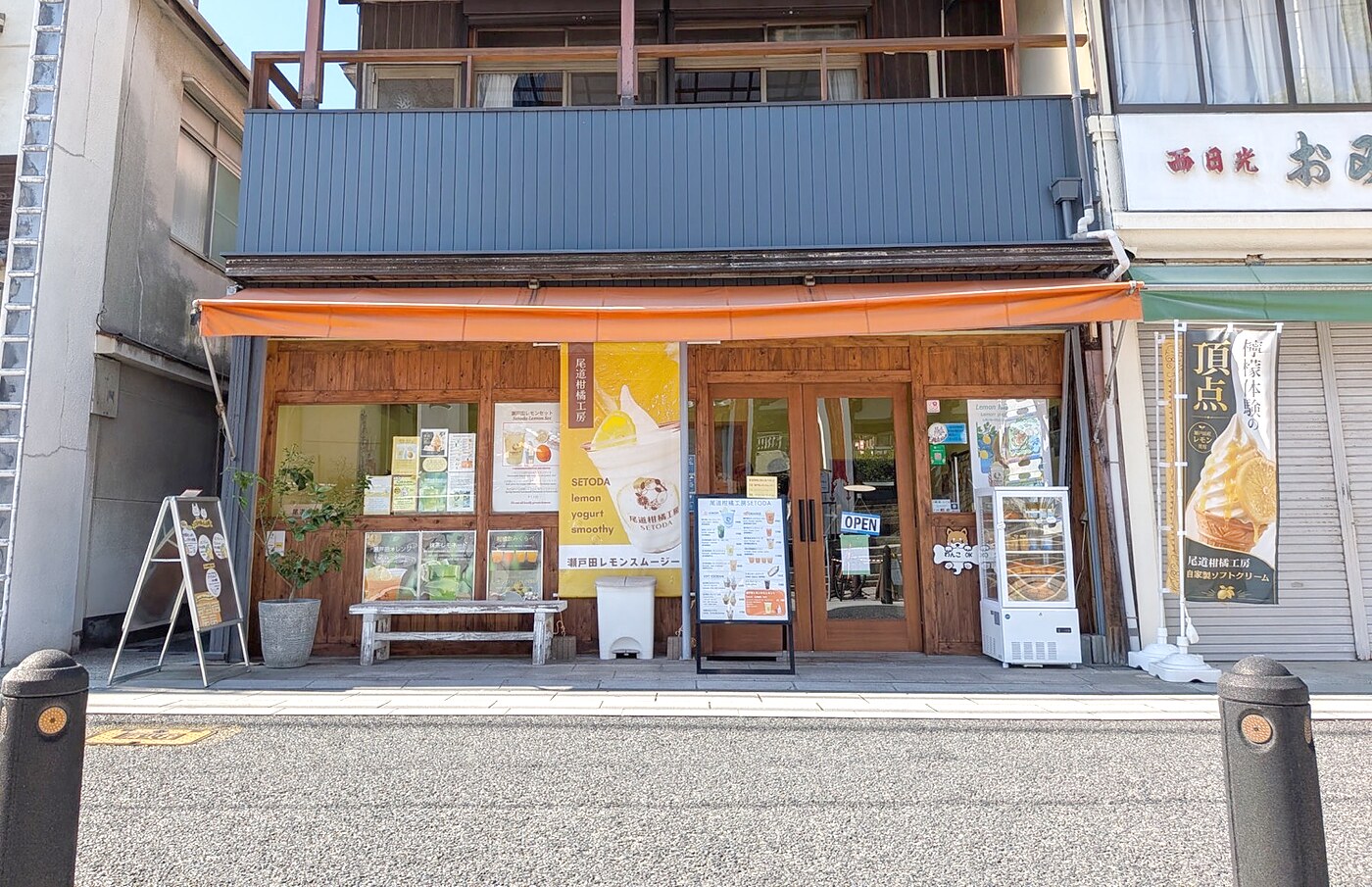 耕三寺すぐ前にある尾道柑橘工房 SETODA の店舗外観