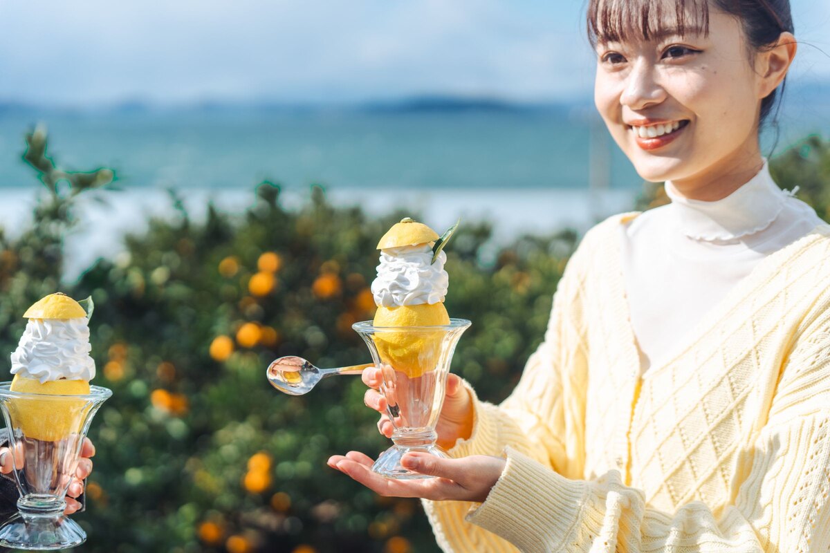 季節の柑橘を重ねる柑橘パフェづくり体験